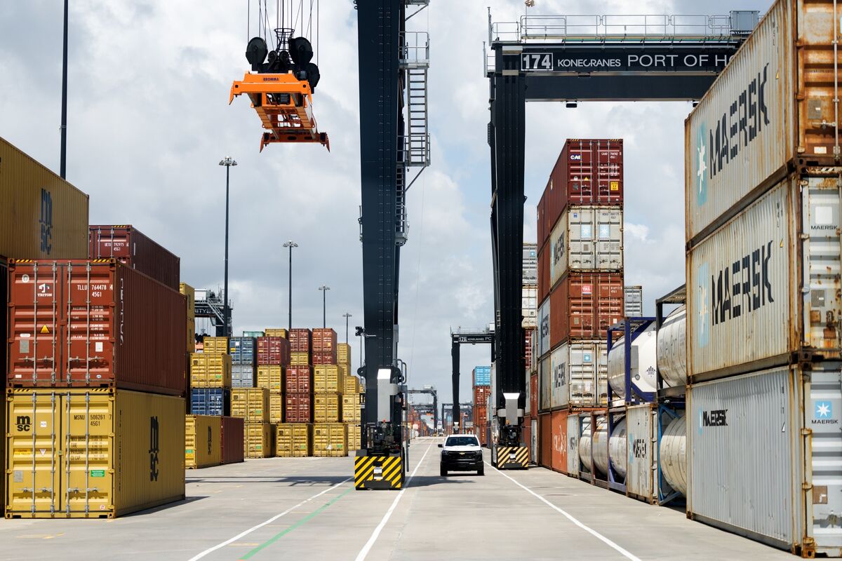 Trump Poised to Roll Out New Tariffs as He Refunds the Old Ones