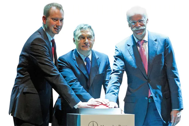 Dedicating the Mercedes assembly plant in Kecskemét last month: Factory Director Frank Klein, Prime Minister Viktor Orban, and CEO Dieter Zetsche