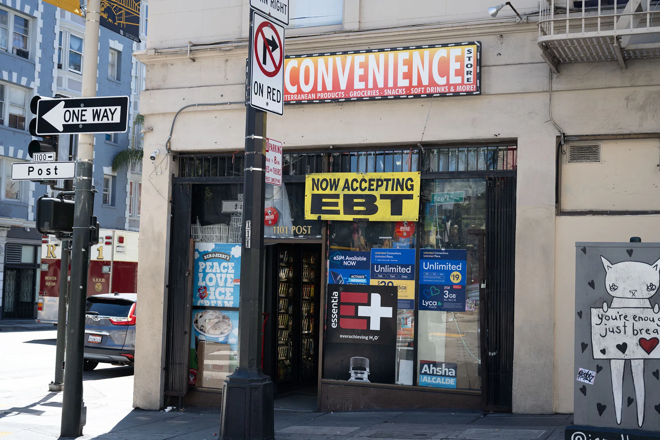 A convenience store in&nbsp;San Francisco advertises that it accepts SNAP benefits.