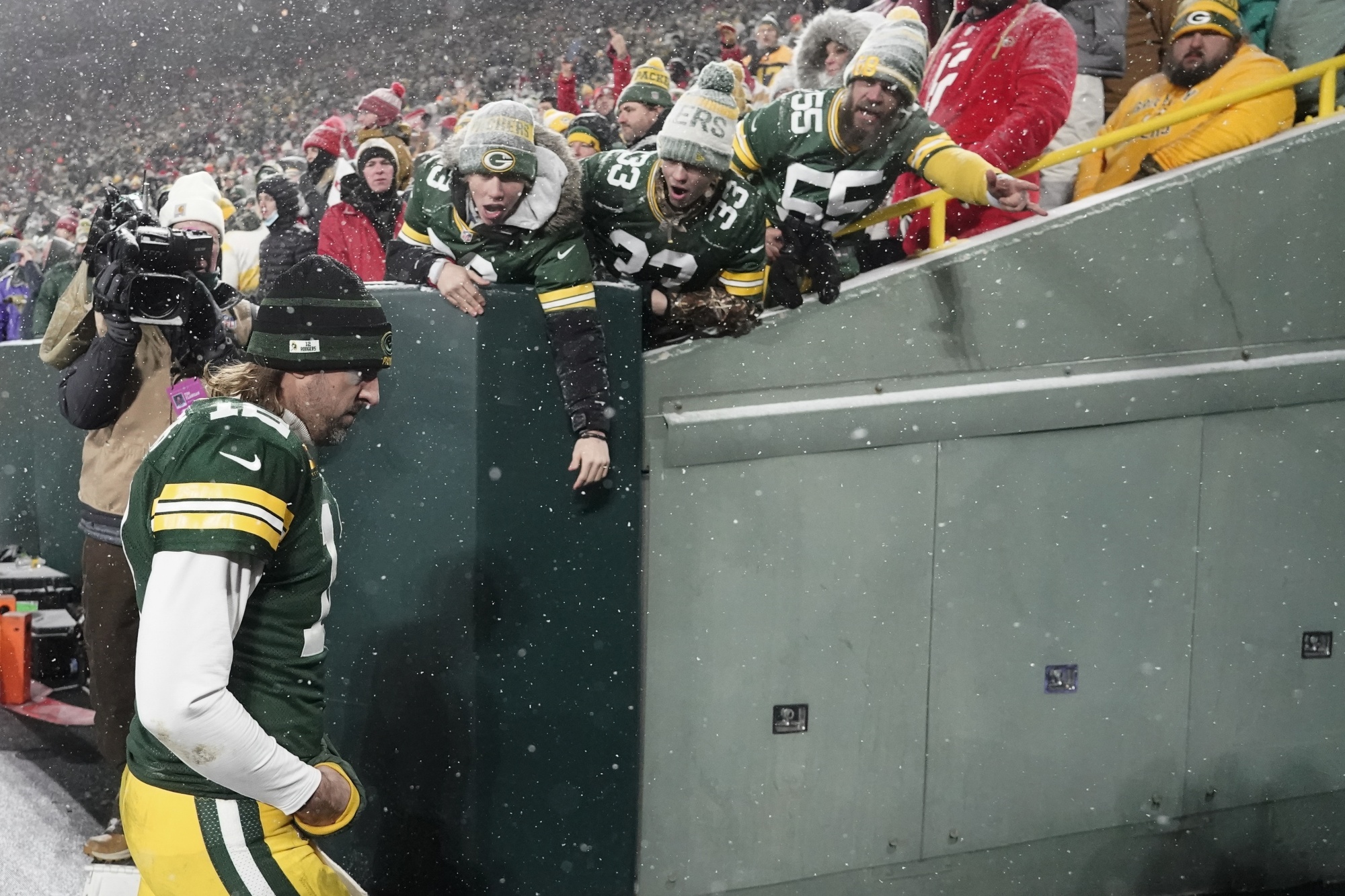 Davante Adams says that Aaron Rodgers' exit would make him reconsider his  future with Packers