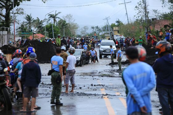 Super Typhoon Goni’s Death Toll Rises to 16 in Philippines