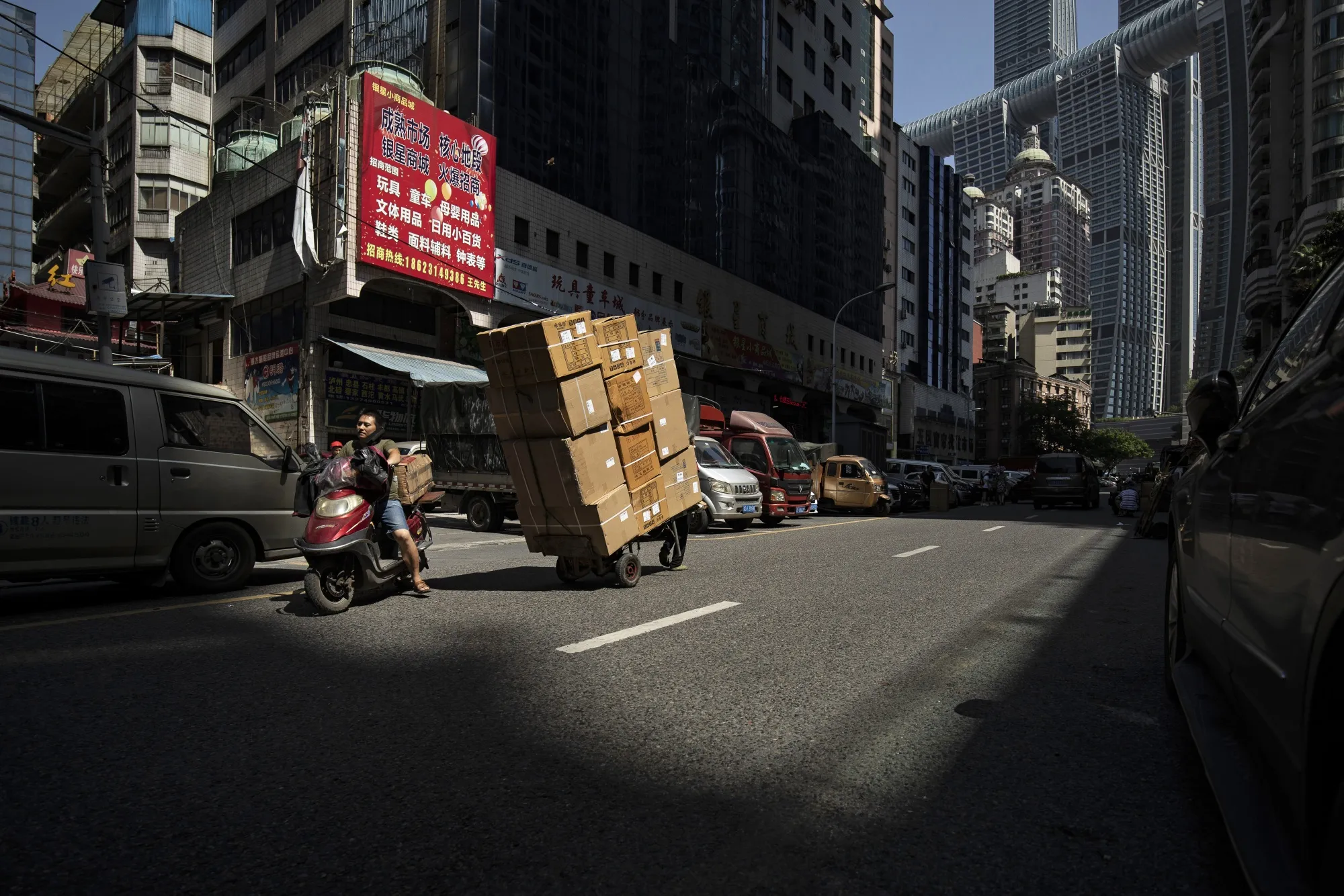A laborer pulls a cart&nbsp;in Chongqing, China.