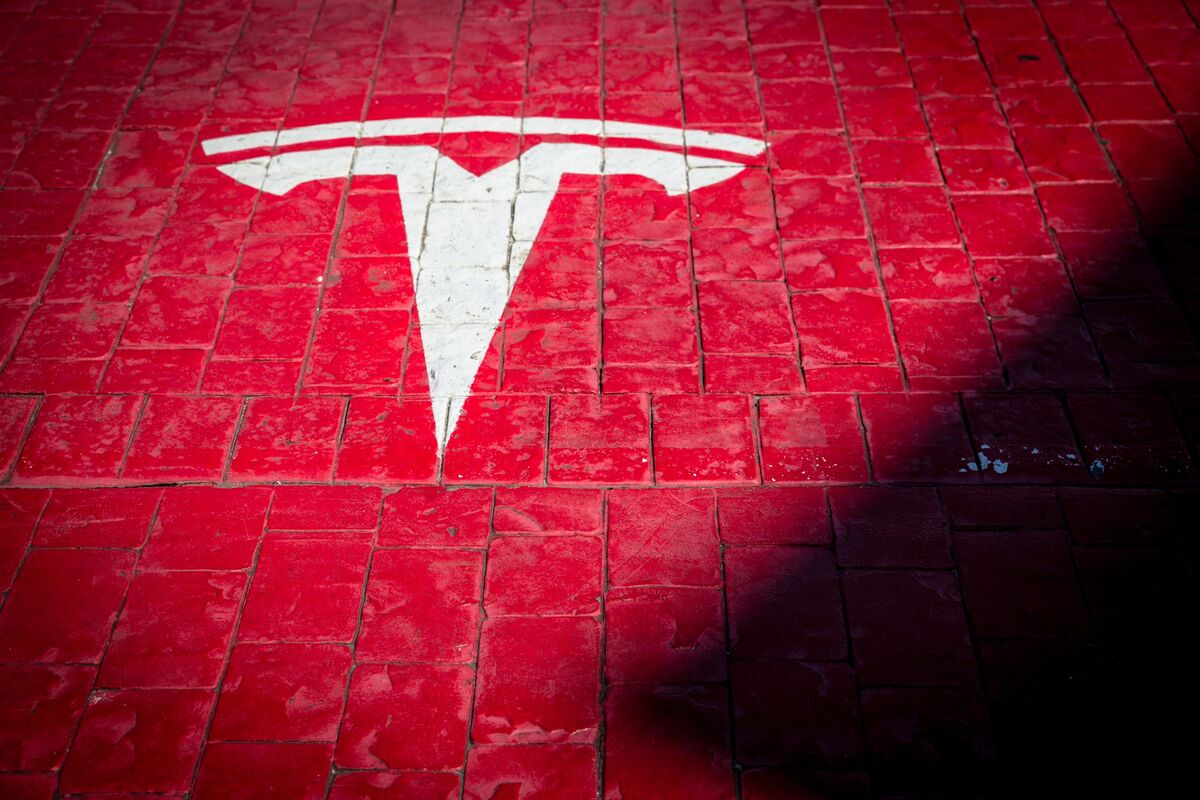 Driver Killed After Tesla Crashes into Emergency Fire Truck, Transport Safety Authority Investigates – Bloomberg