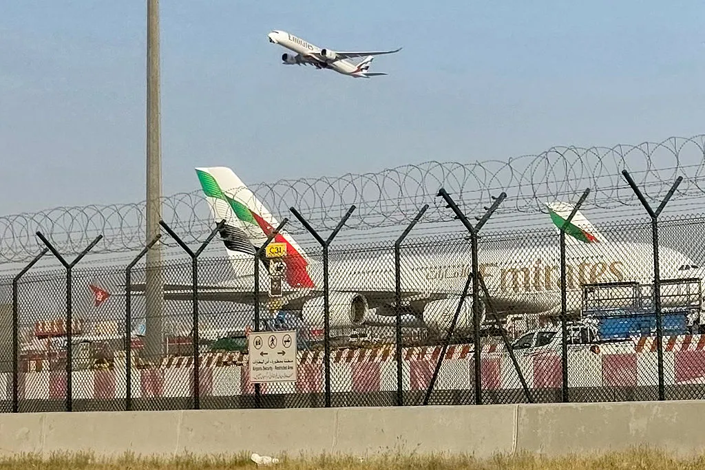 ドバイ国際空港ではエミレーツ航空が運航を再開させた