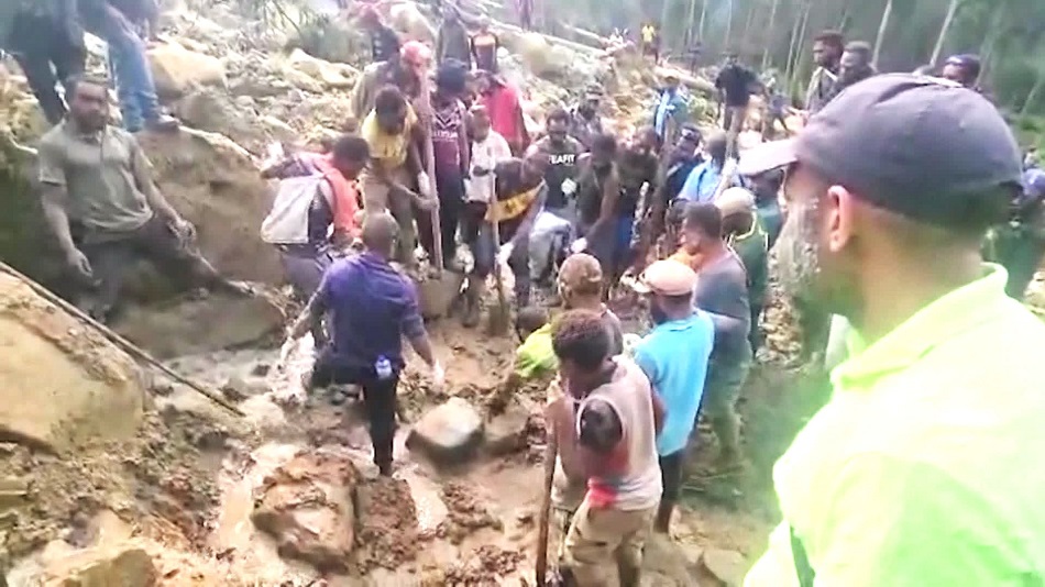 Watch Papua New Guinea Says 2,000 Buried in Landslide: Reports - Bloomberg