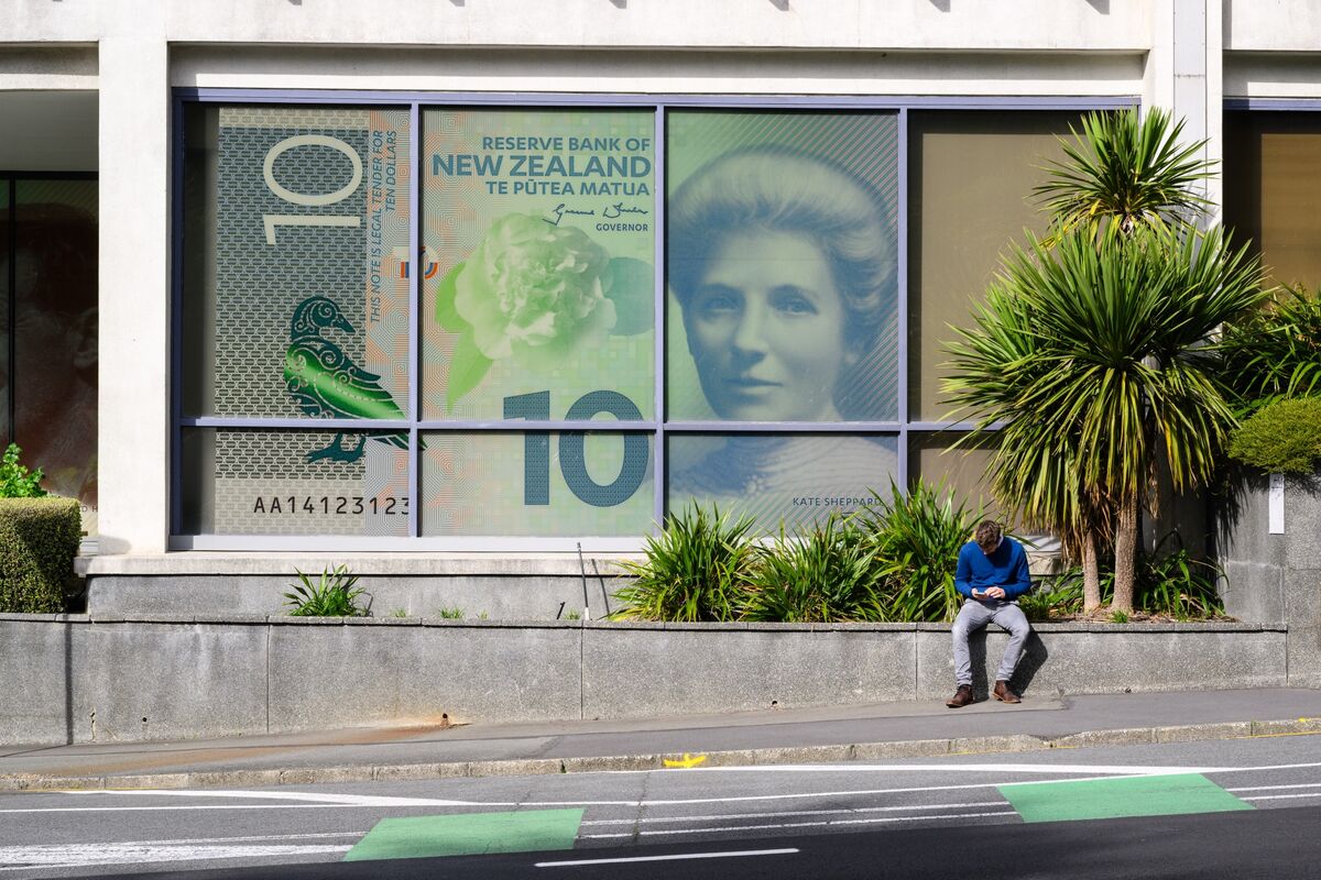 New Zealand Likely Facing Pre-Election Rate Hike, Economists Say