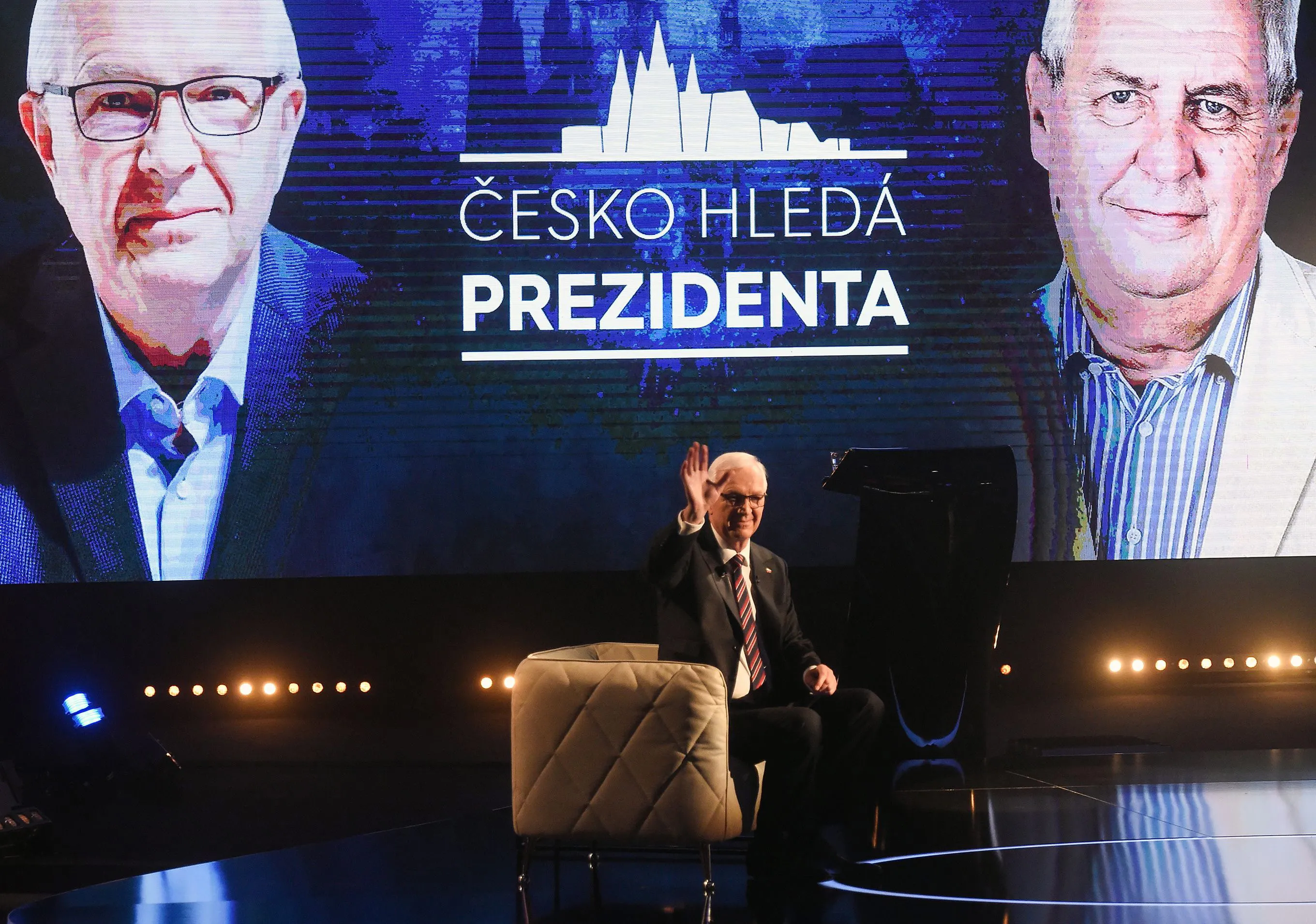 Jiri Drahos waves during a&nbsp;televised presidential debate with Milos Zeman.