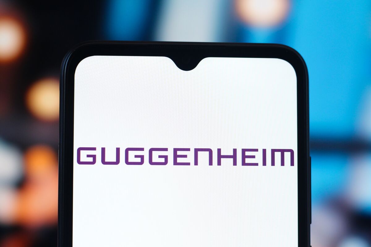 bloomberg.com - Caleb Mutua - Guggenheim Ties Sink Bonds of $135 Billion Insurer Sammons