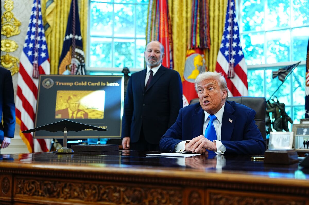 Trump Shapes Gilded Age of US Immigration With $100,000 H-1B Fee