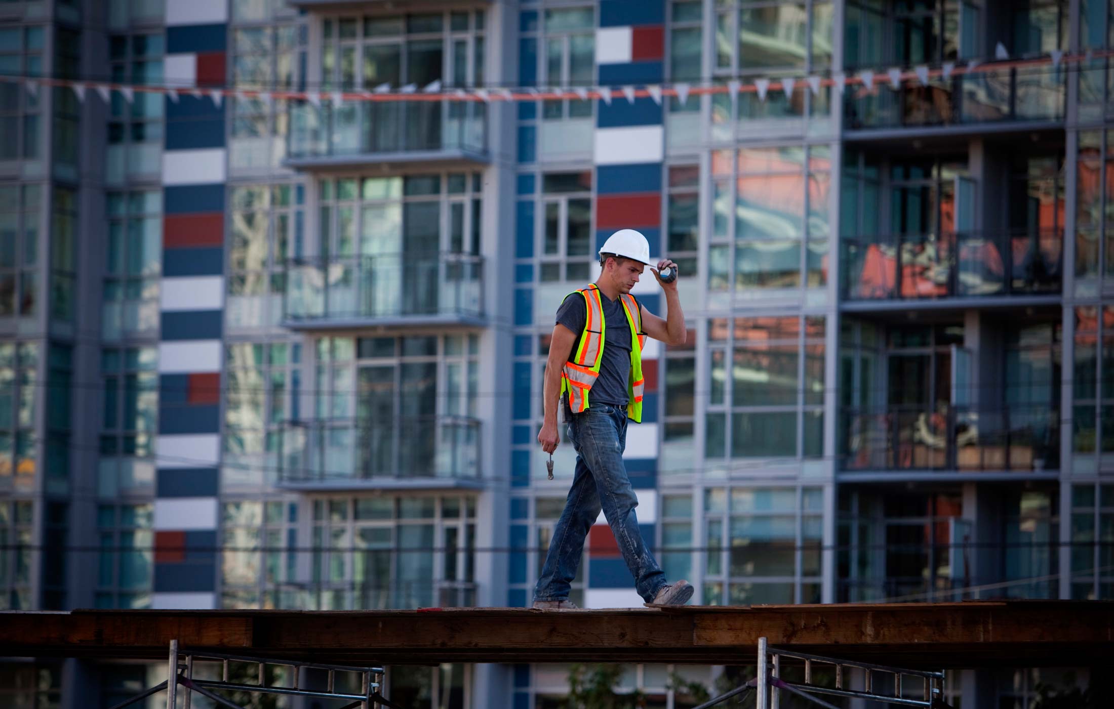 Condos and Industry Battle It Out in Vancouver's Red-Hot Real Estate Boom - Bloomberg