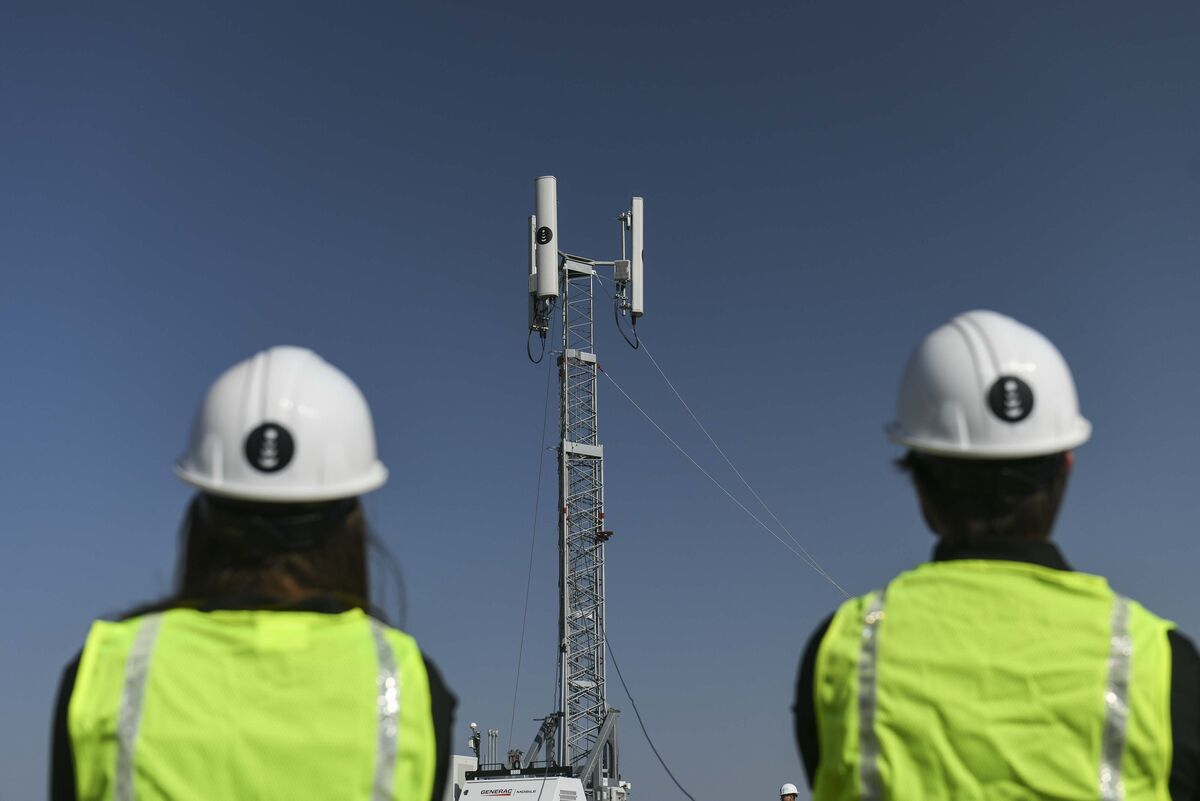 Dish's Moment Arrives With Boost Mobile Relaunch, New 5G Service - Bloomberg