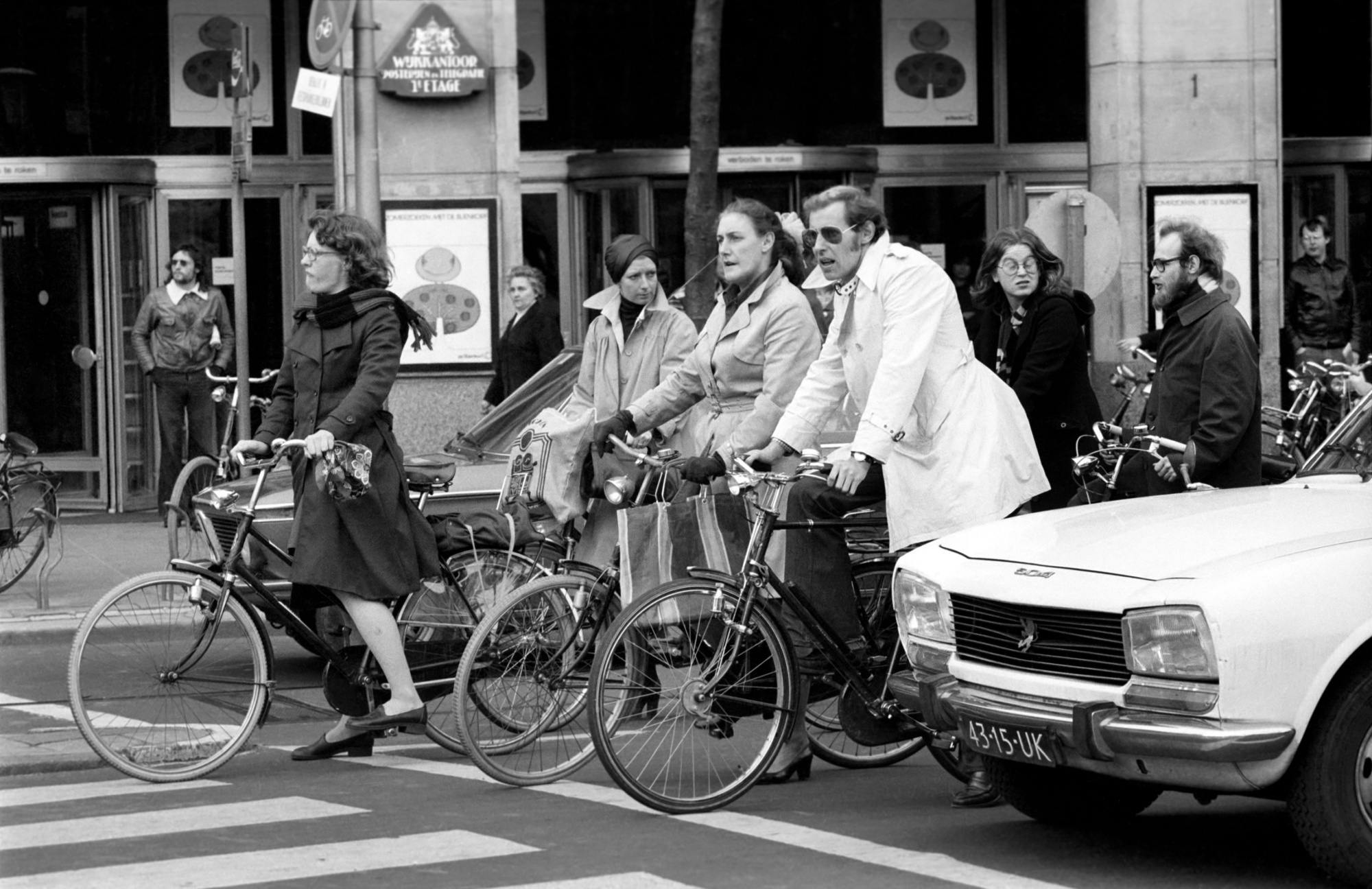 Biking surged in the Netherlands in the wake of the 1973 oil crisis. Here, stylish commuters line up in Amsterdam in 1975. Photographer: Mirrorpix via Getty Images 