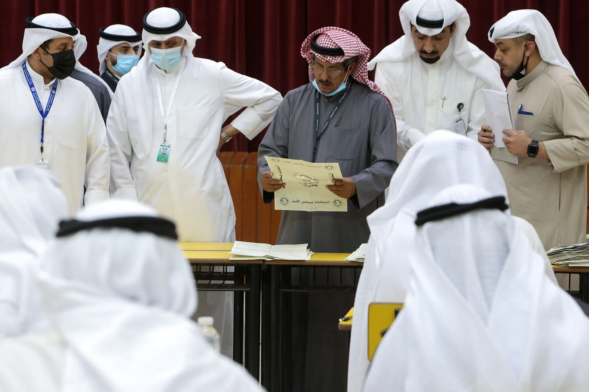 A judge count ballots at the end of the parliamentary elections,&nbsp;Kuwait city on Dec&nbsp;5.