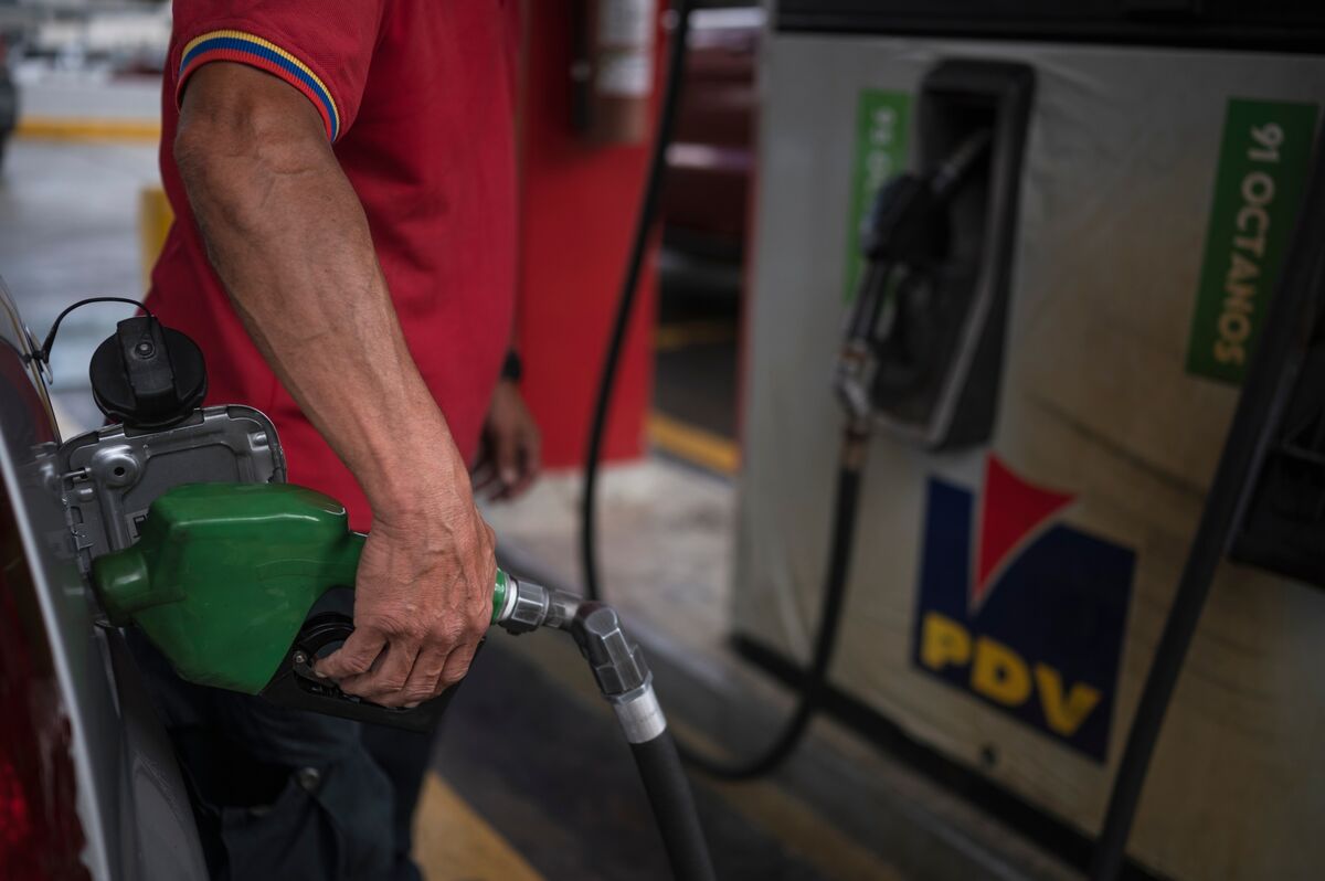 Venezuela Tests Higher Fuel Prices as Oil Sector Opens