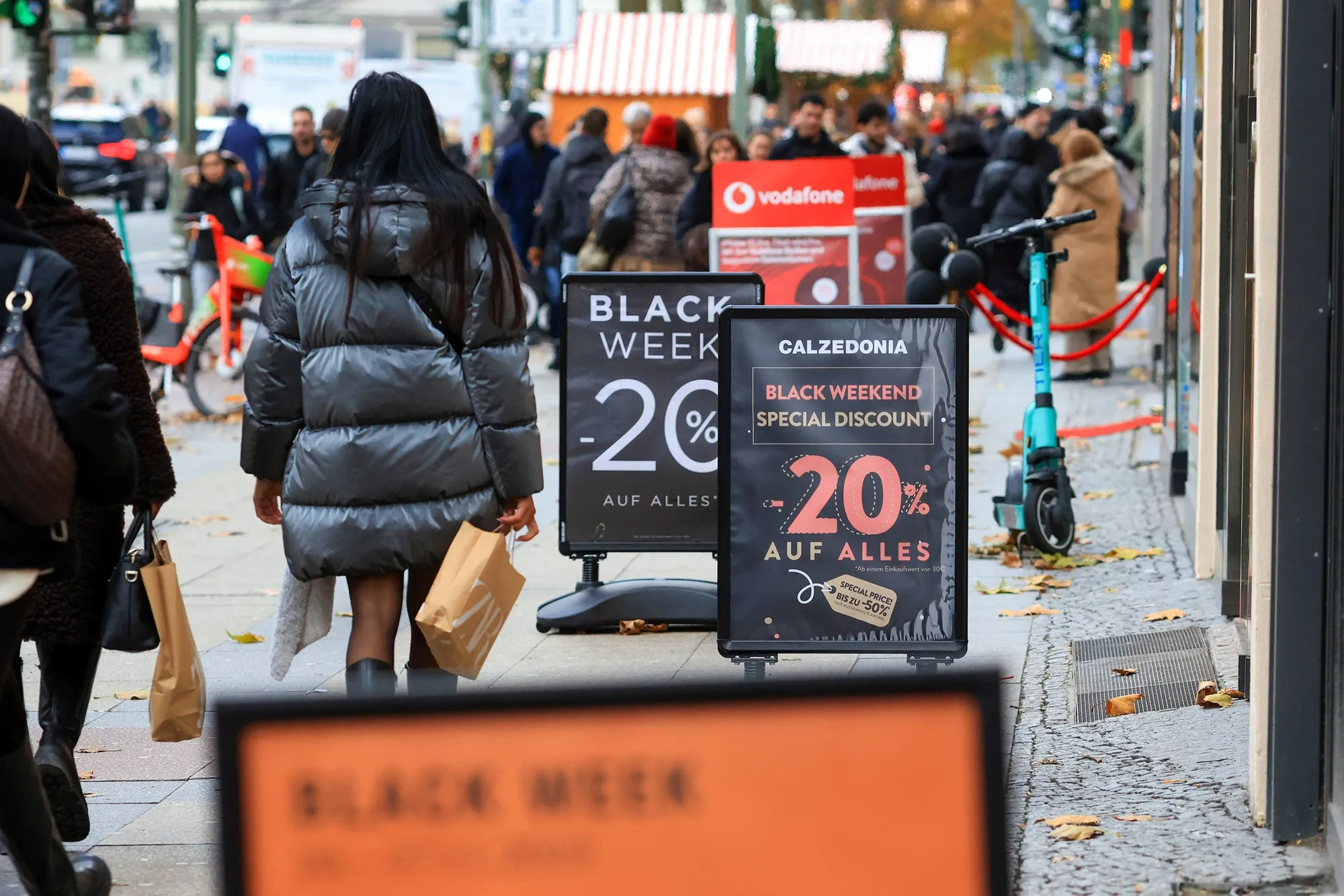 Shoppers&nbsp;in Berlin, Germany.
