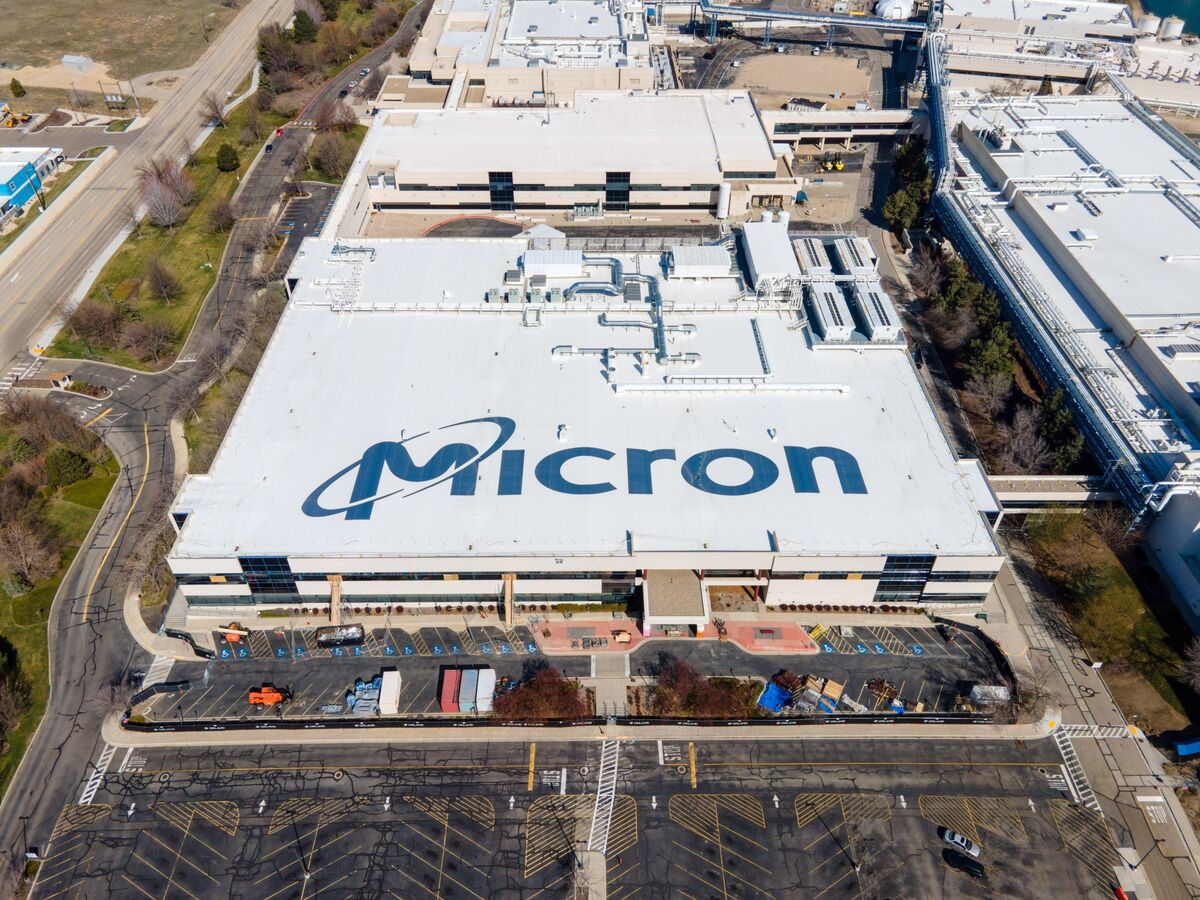 Micron's Glum Outlook Suggests Tech Spending May Be on the Wane - Bloomberg