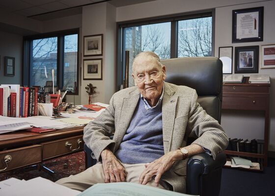 John Bogle, Vanguard Founder Who Urged Low Fees, Dies at 89