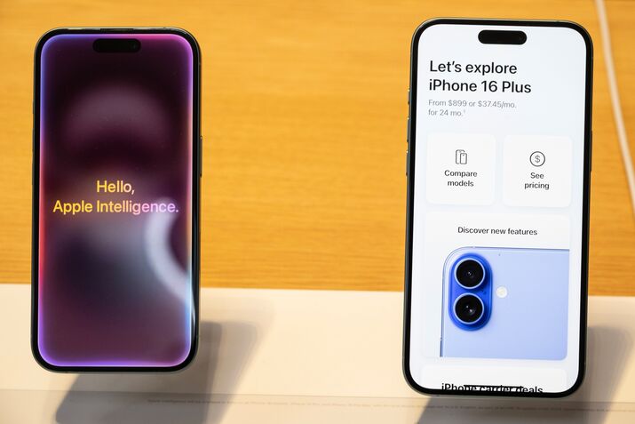 New Apple Products Go On Sale At Fifth Avenue Store