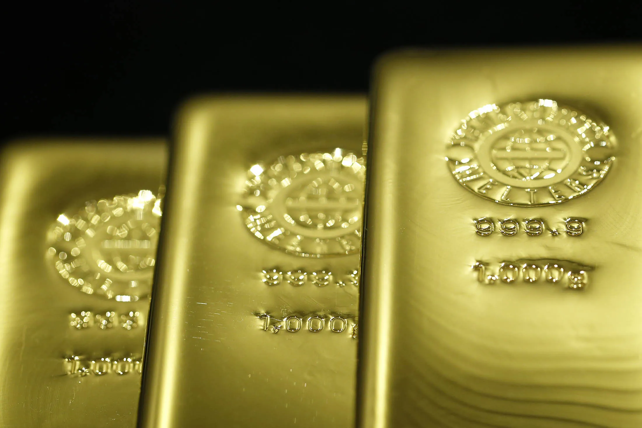 General Gold Images At Tanaka Kikinzoku Kogyo K.K. Store