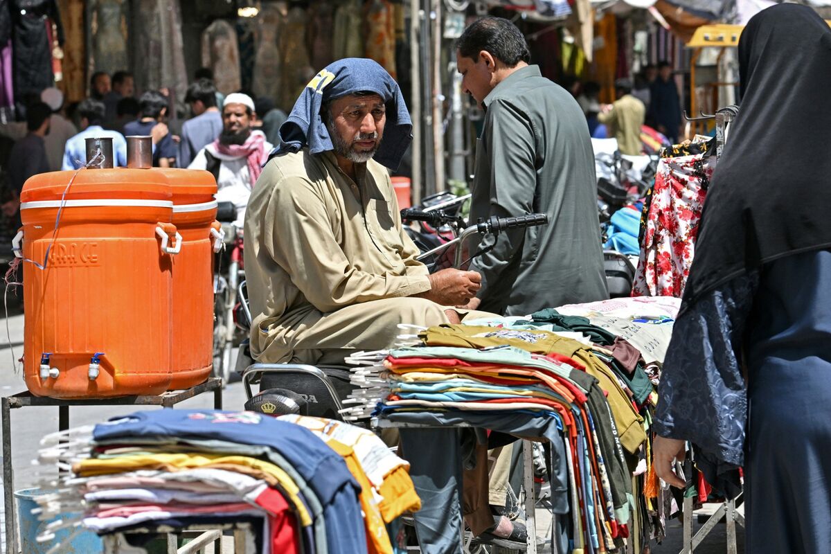 Pakistan Risks More Power Blackouts on Severe Heat Wave Forecast