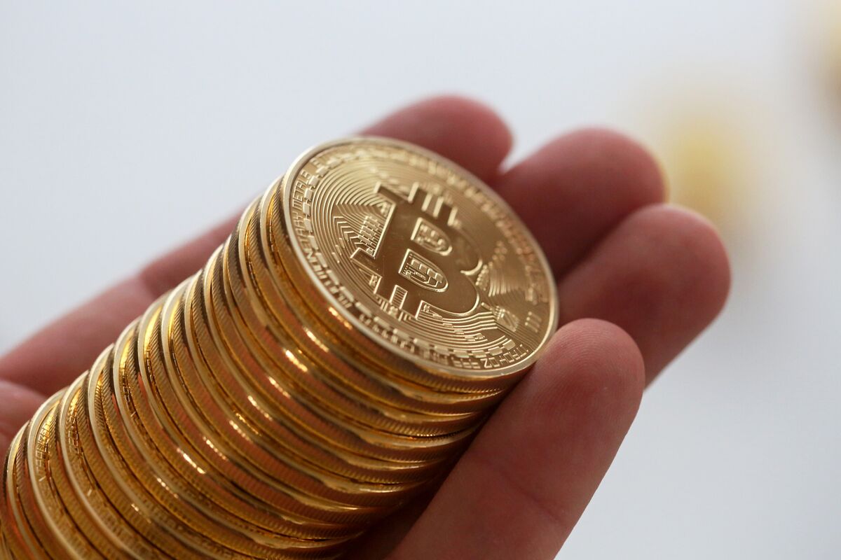 6000ドルに迫るビットコイン、タイプ別投資家にお薦めの資産配分 - Bloomberg