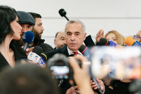 Romanian Parliamentary Election as Country Recounts Presidential Votes After Fears Of Foreign Meddling