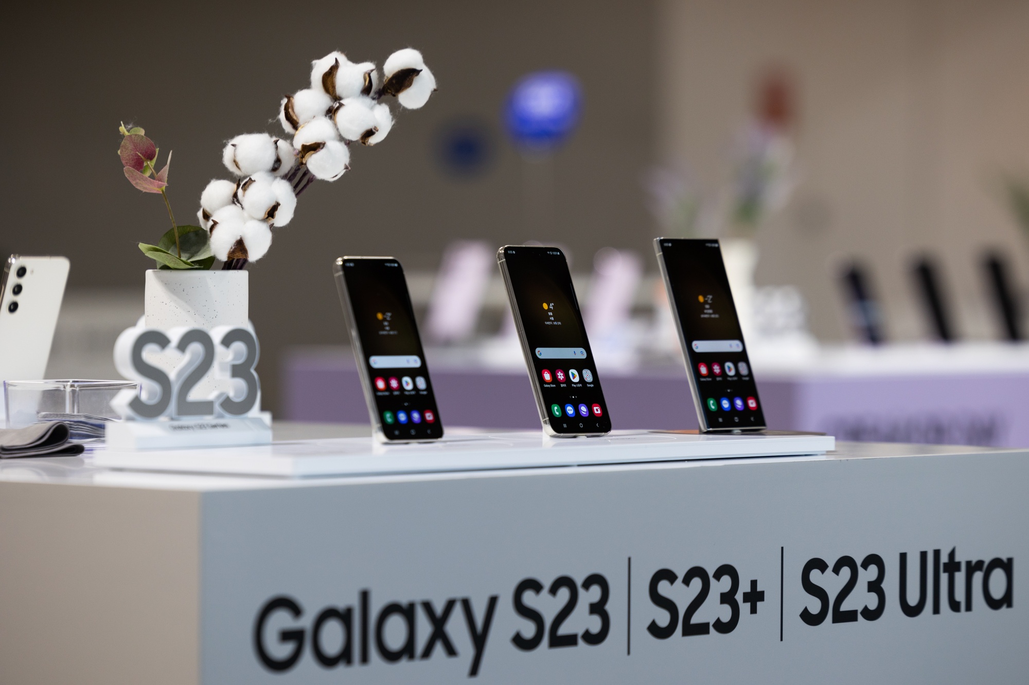 Samsung spending billions to keep OLED lead on China - Asia Times