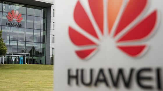 U.K. Phone Market Will Be Duopoly for Years After Huawei Ban