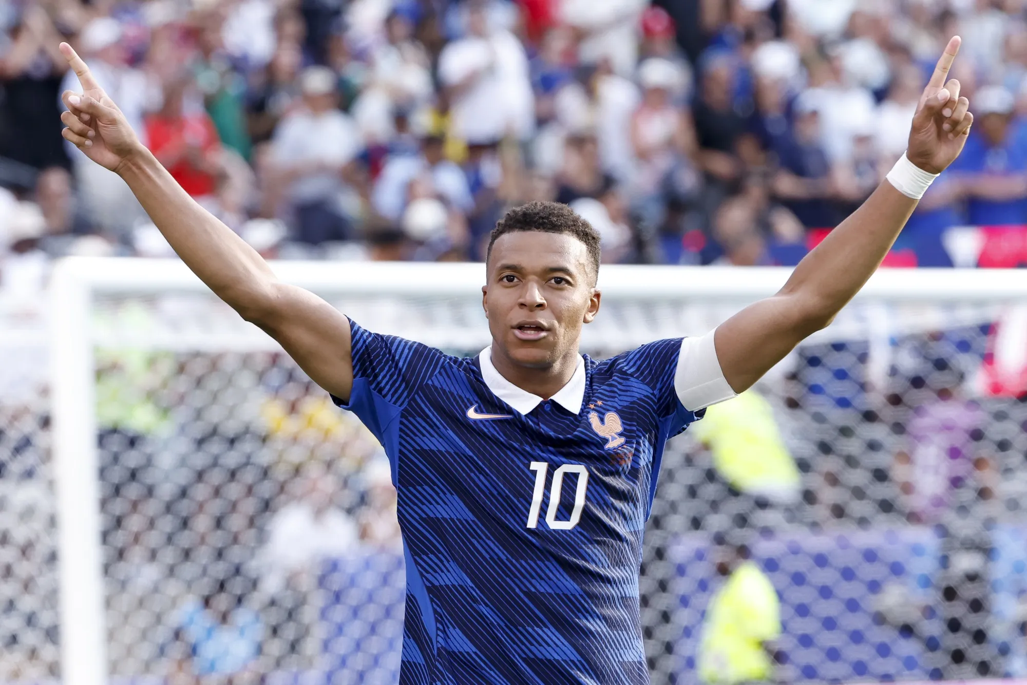 Mbappé Scores Twice as France Defeats Sweden 3-0 in World Cup Knockout  Match - Bloomberg