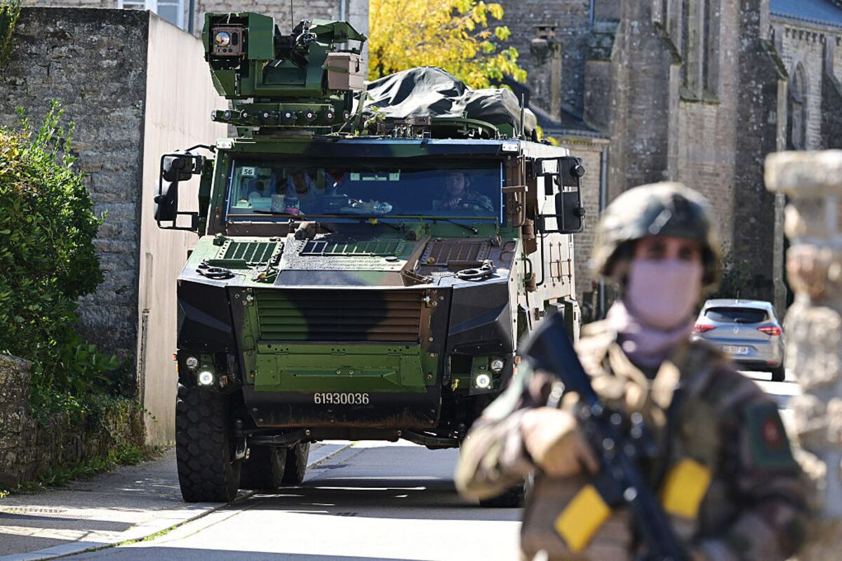 Renault Considers Ways to Bolster French Defense Efforts