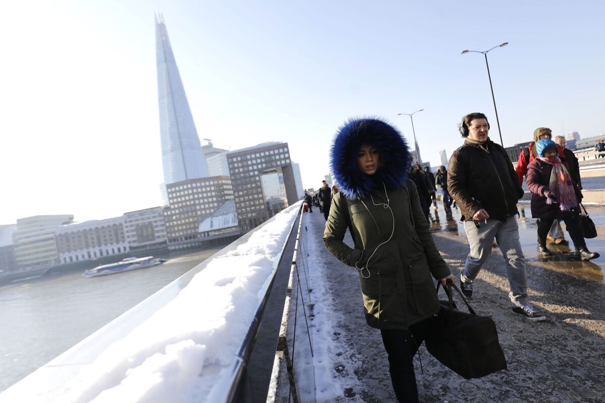 London Covered in Snow as Cold Snap Makes Energy Markets Shiver