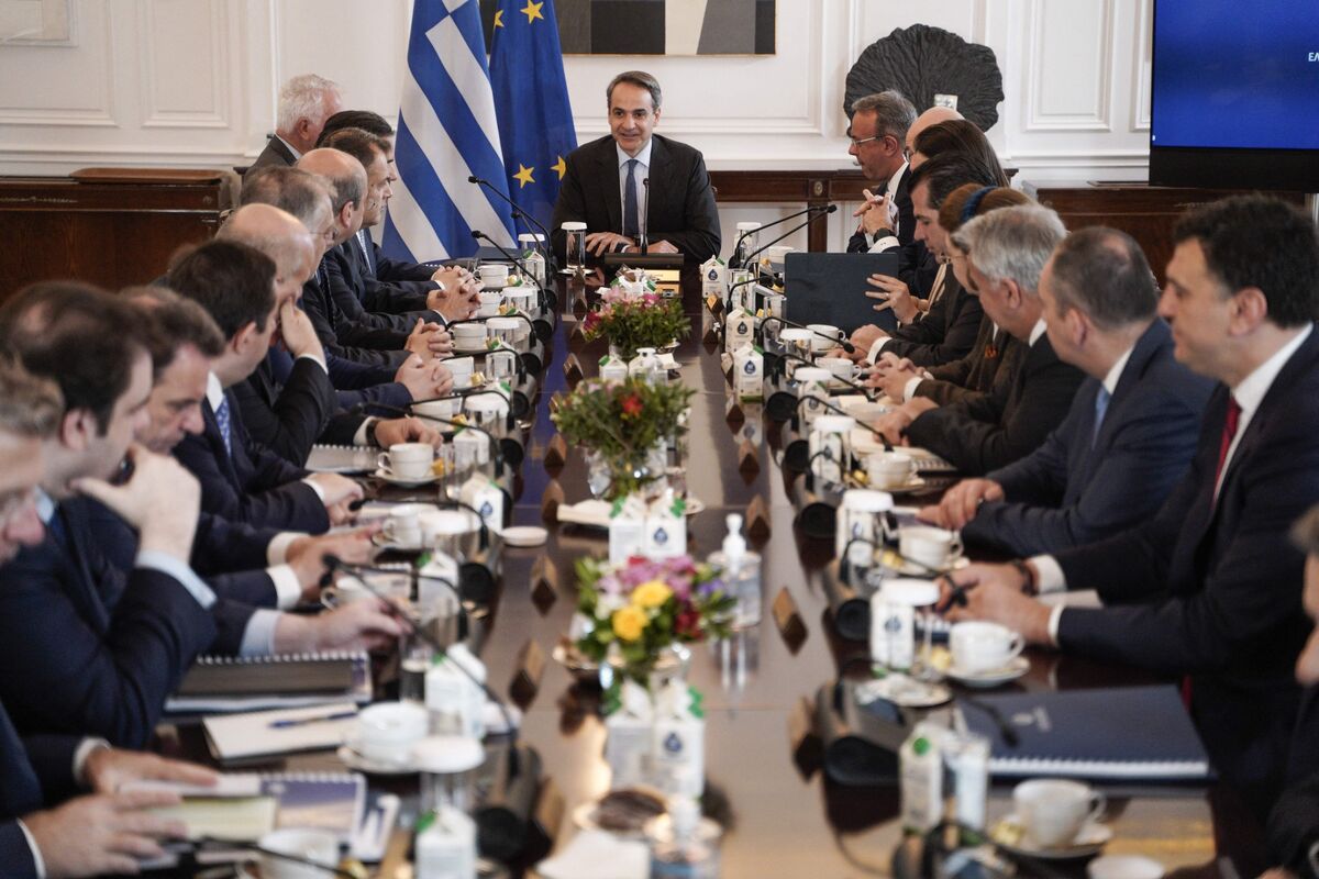 Greek Premier Mitsotakis Starts 2024 With Ministerial Reshuffle Bloomberg   1200x800 