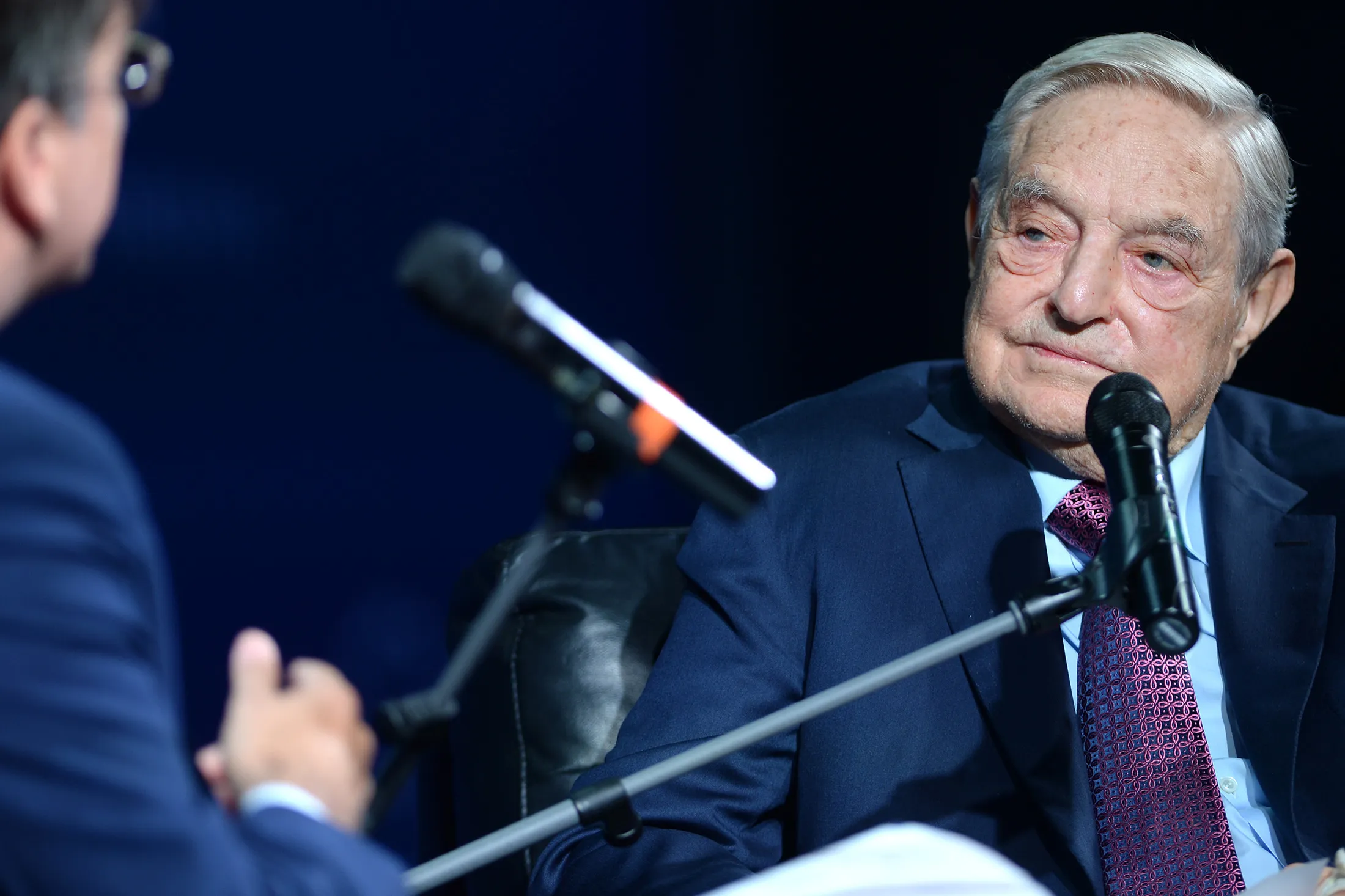 ソロス氏、慈善団体に巨額の寄付－未納分の納税期限迫る中で - Bloomberg