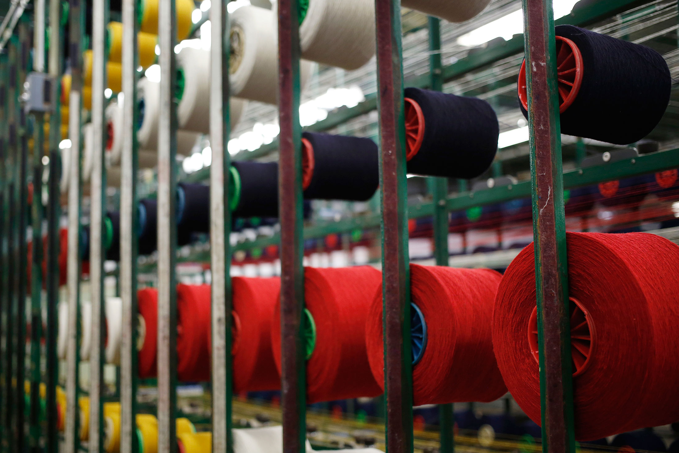 Inside Woolrich Woolen Mill How Blankets Are Made Bloomberg