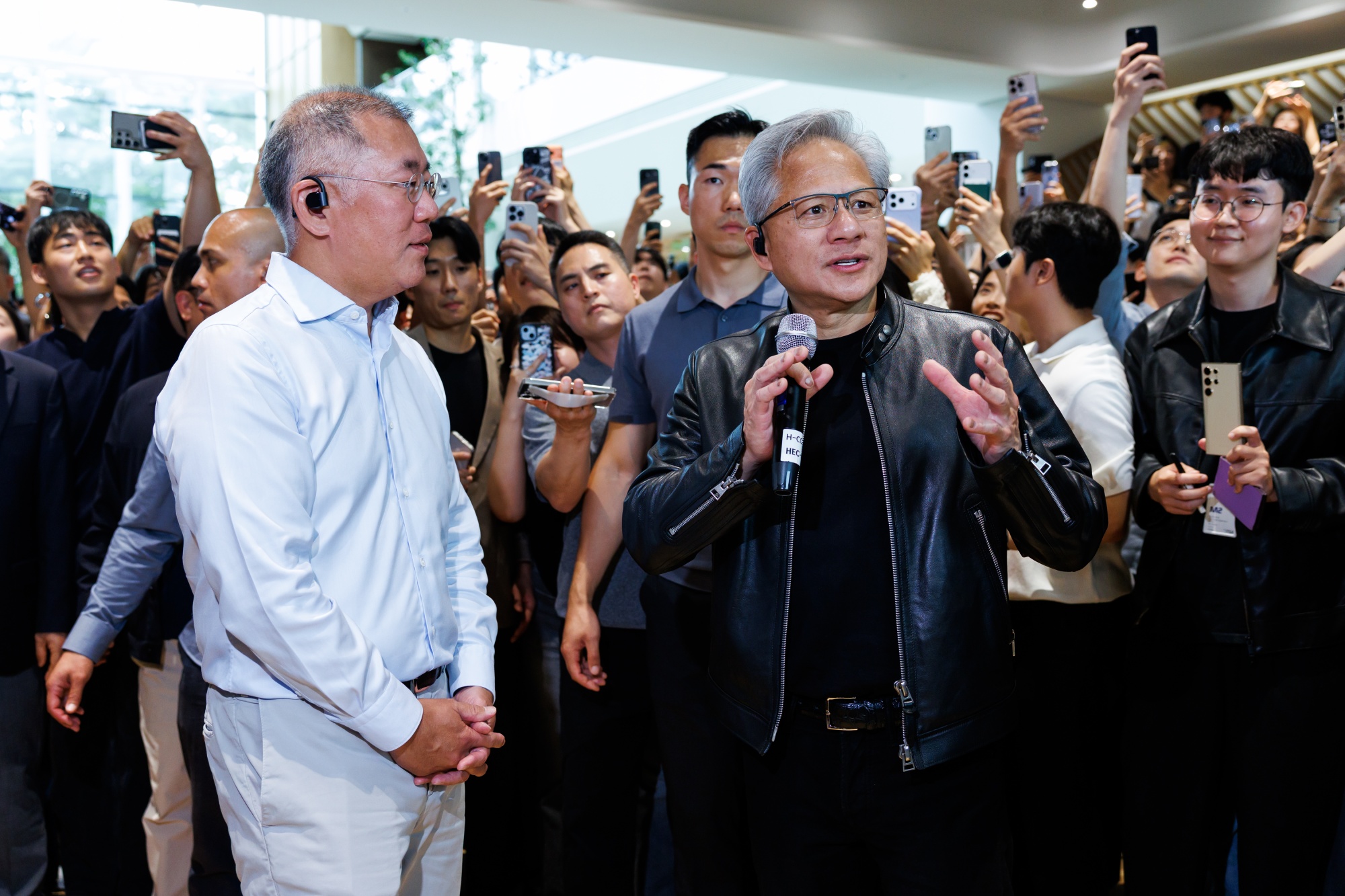 Jensen Huang, center right, speaks next to Chung Euisun, at the Hyundai Motor headquarters in Seoul on June 8. Photographer: SeongJoon Cho/Bloomberg
