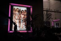 L Brands Inc. Stores Ahead Of Earnings Figures