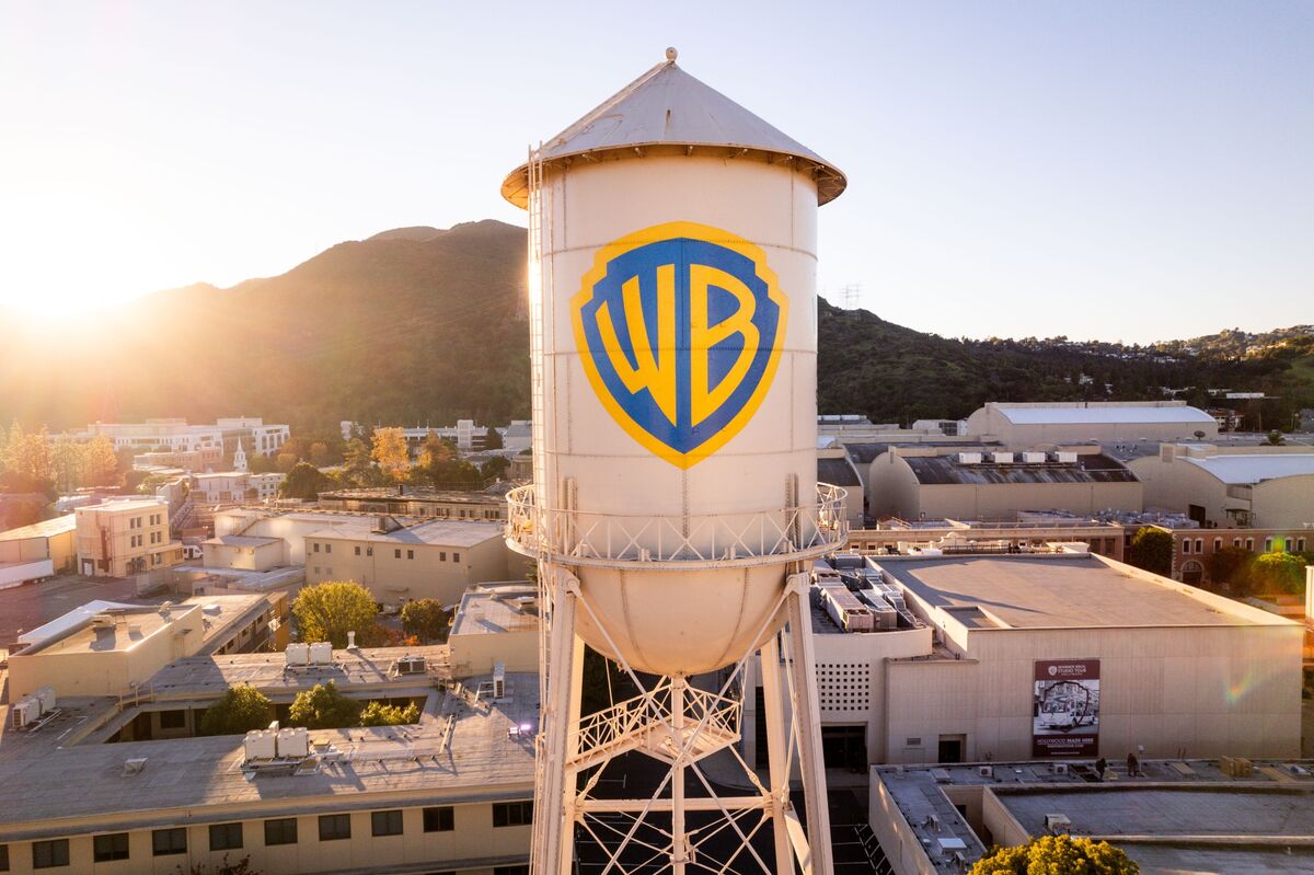 Hollywood Writers Say Warner Takeover ‘Must Be Blocked’