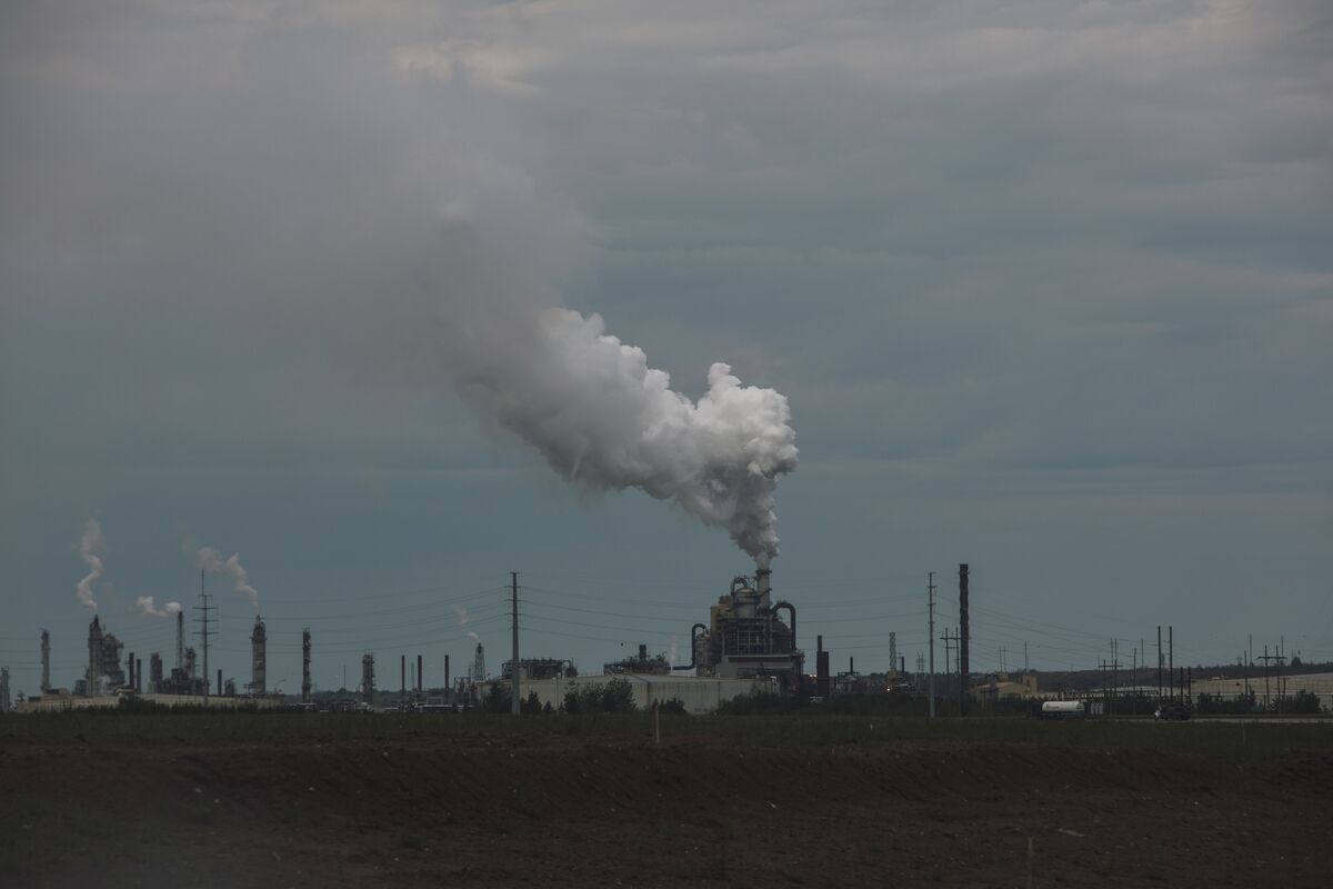 bloomberg.com - Robert Tuttle - Canada's Carbon Plan Will Help Oil Patch in Future, Energy Minister Says