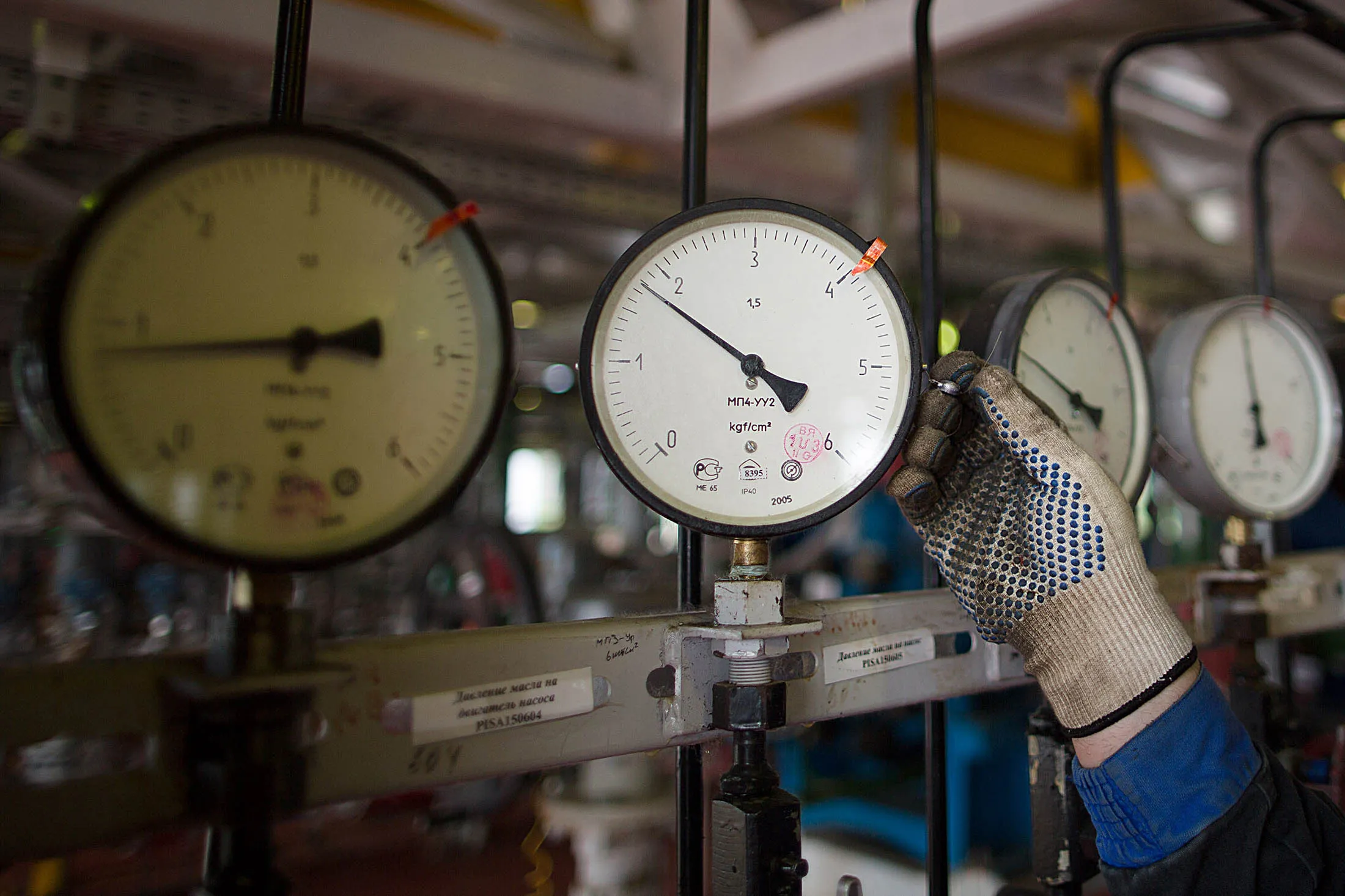 An employee inspects pressure gauges at an oil plant operated by Salym Petroleum in Salym, Khanty-Mansi autonomous region, Russia, on Tuesday, July 2, 2013. Gazprom Neft and Shell have begun exploring for tight oil in Siberia within their Salym Petroleum Development project, while state-run competitor OAO Rosneft has brought in Exxon Mobil Corp., Statoil ASA and Eni SpA to develop shale and offshore projects.
