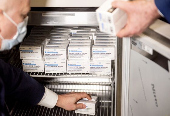 J&J Shot’s Future Depends on 15 Cautious Vaccine Experts