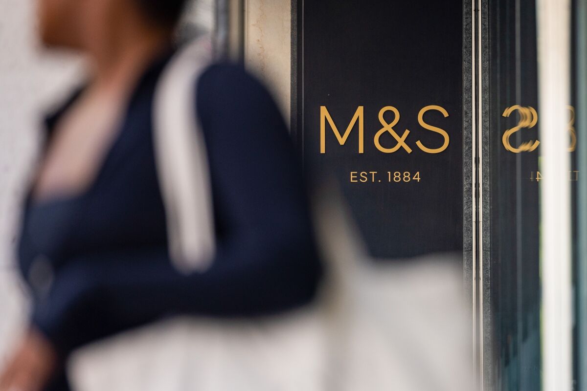 🟪"Marks & Spencer nel mirino degli hacker: rubati dati personali dei clienti"