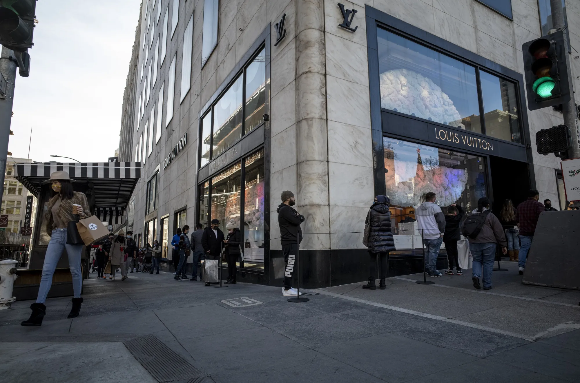 Holiday Shopping Ahead Of Consumer Comfort Figures