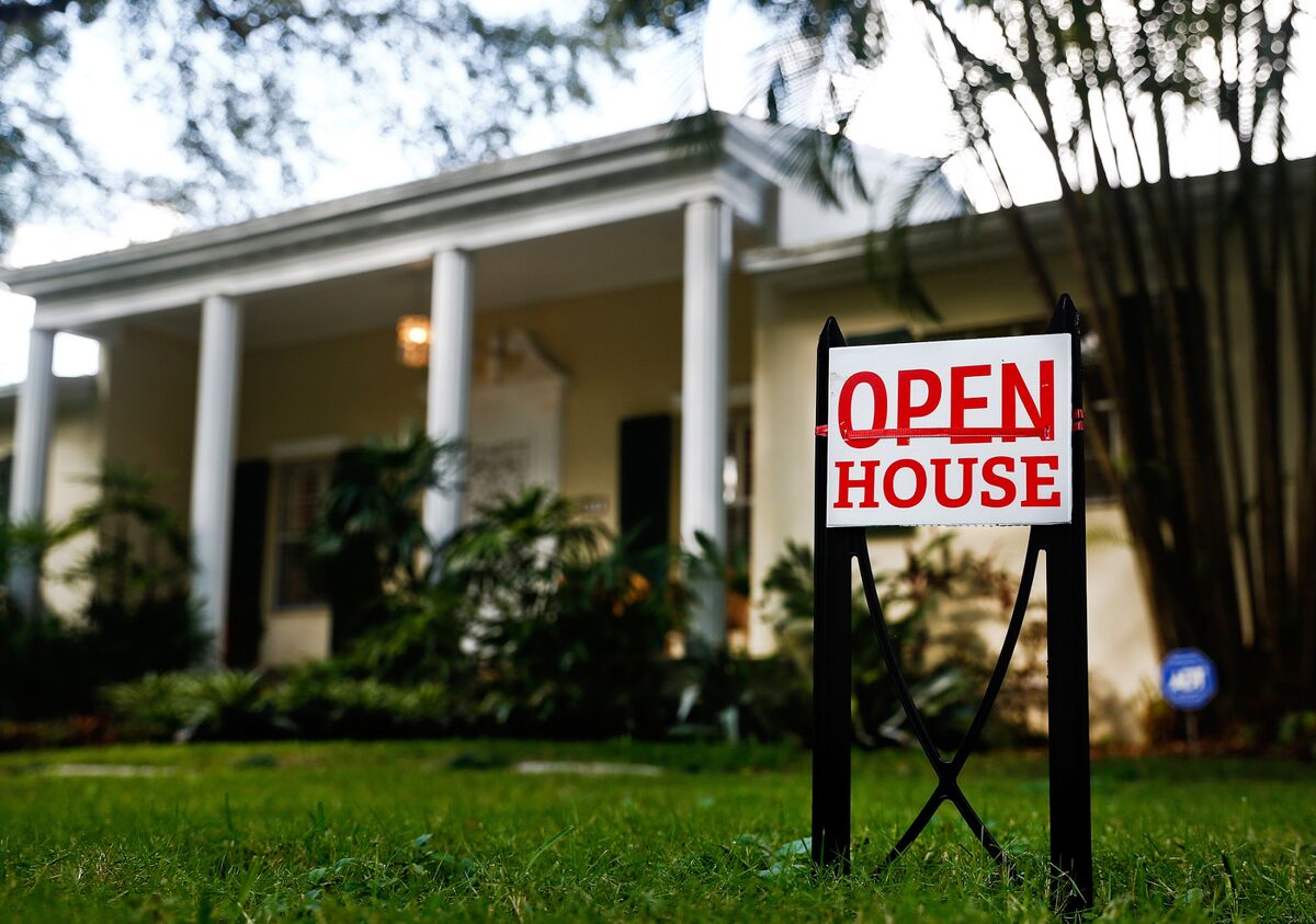 Top-Heavy U.S. Housing Market Is Crowding Out the Little Guys