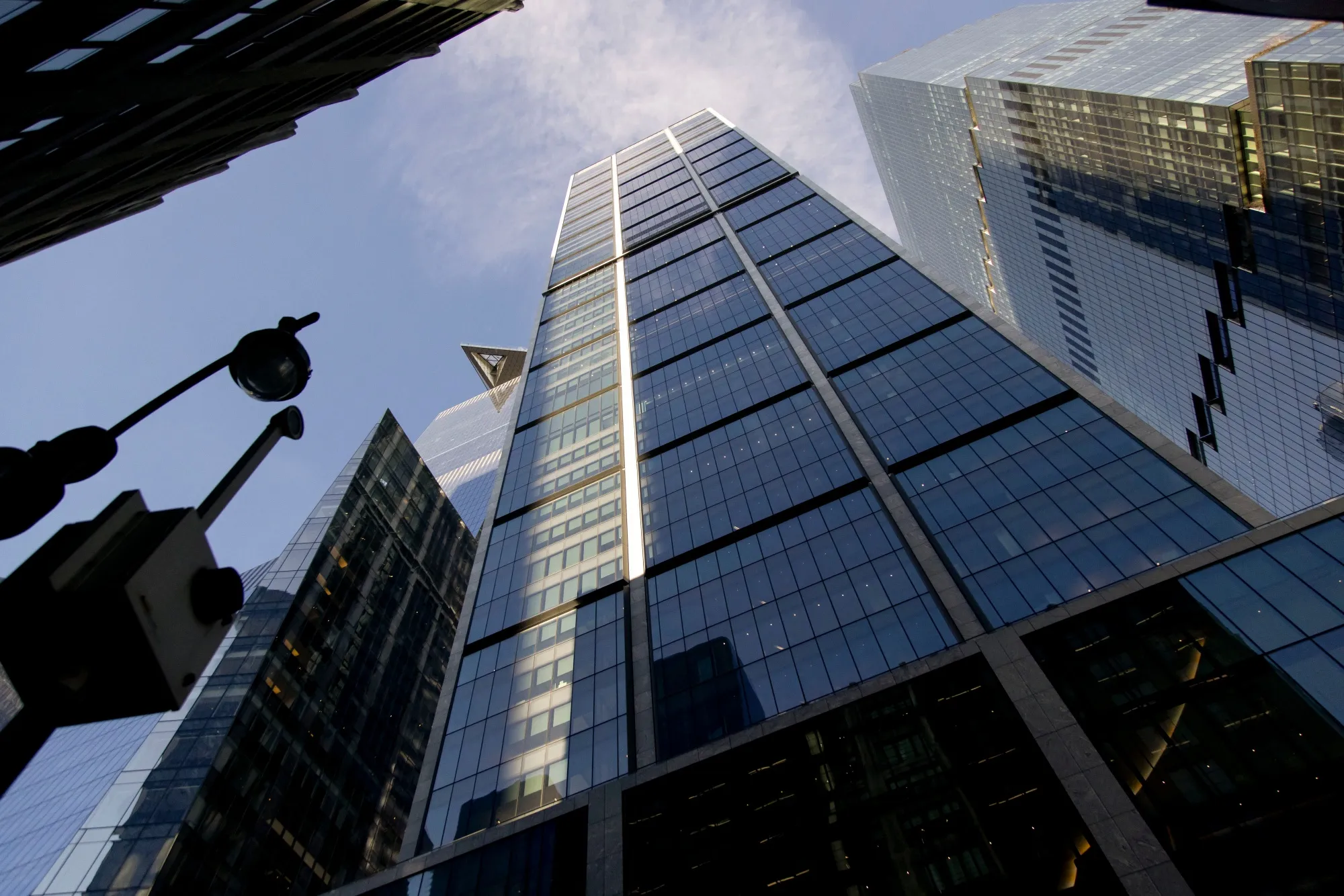 ブラックロック、10－12月に資金流入加速－運用資産は過去最高更新 - Bloomberg