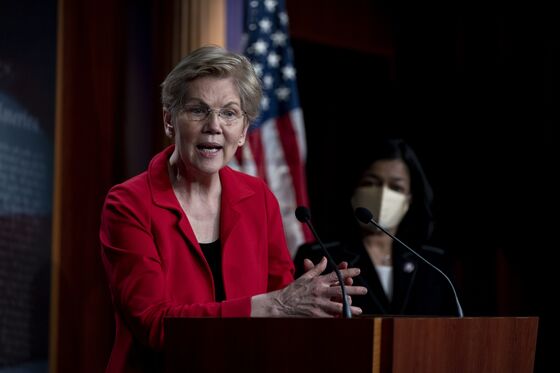 Warren Urges Increased Banking Oversight After Archegos Blowup