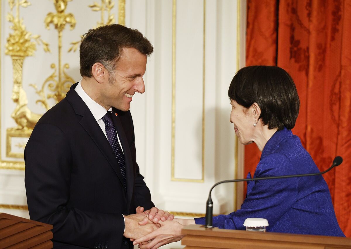 How France’s Debt Crisis Is Testing Japan’s $145 Billion Bond Bet
