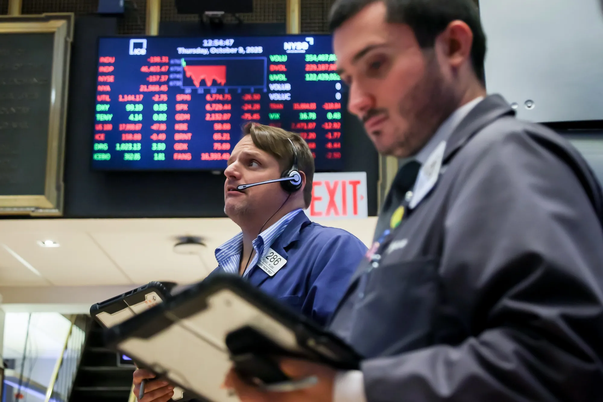 关税与 AI 支出成焦点:交易员如何备战财报季? 关税与 AI 支出成焦点:交易员如何备战财报季?