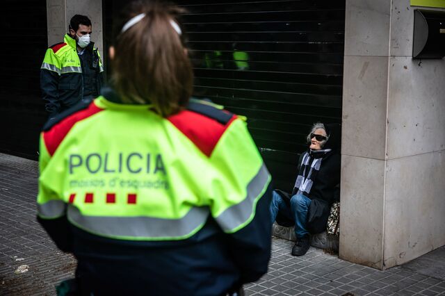 Mossos d'Esquadra and SEM patrol the streets in Barcelona on April 1, 2020. 