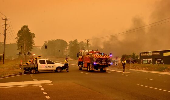 Australian Beach Towns Ablaze as Wildfire Crisis Intensifies