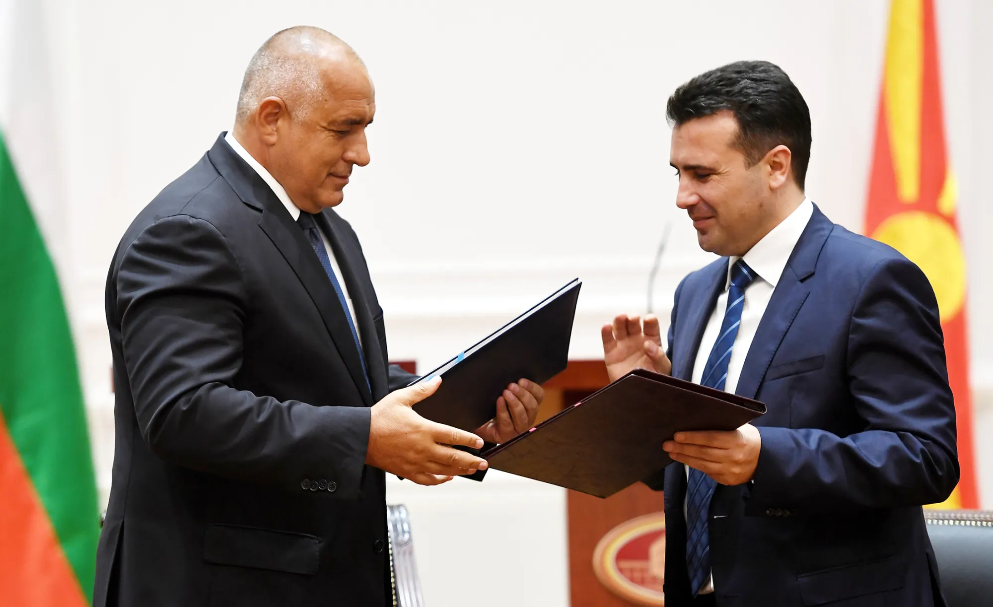 Boyko Borissov and Zoran Zaev exchange documents in Skopje, Republic of Macedonia, on Aug. 1, 2017.
